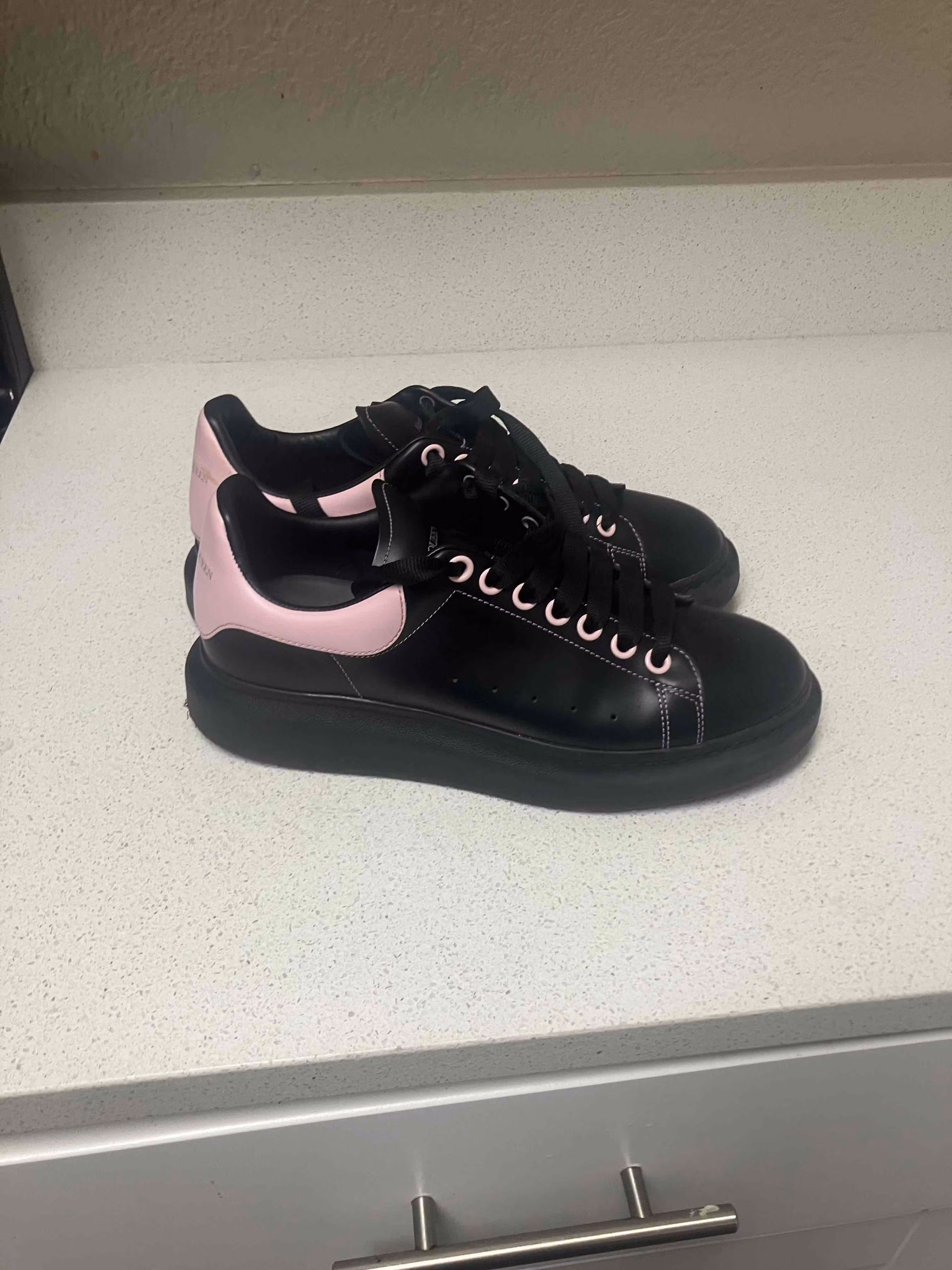 Alexander McQueen Oversized Sneaker 'Black Sugar Pink' 735764-W4RJ9-1035 Alexander McQueen Oversized Sneaker 'Black Sugar Pink' 735764-W4RJ9-1035